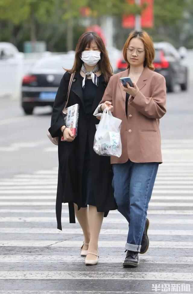 继续降！青岛今天最低温15℃！这几天各地游客的标准姿势你用上了吗？