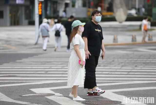 继续降！青岛今天最低温15℃！这几天各地游客的标准姿势你用上了吗？