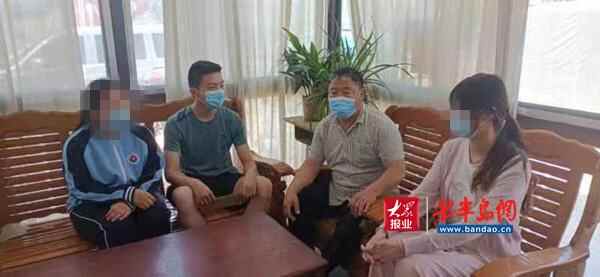 胶州铺集：90后战士连续三年捐助孤儿上学