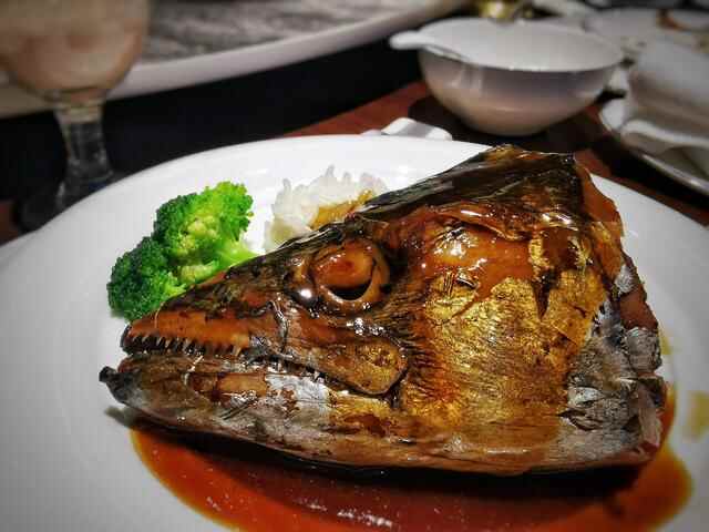 青岛崂山区海边这家餐厅，老字号的鲁菜，体会吃肉的乐趣