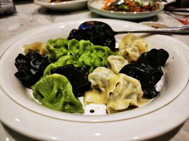 青岛崂山区海边这家餐厅，老字号的鲁菜，体会吃肉的乐趣