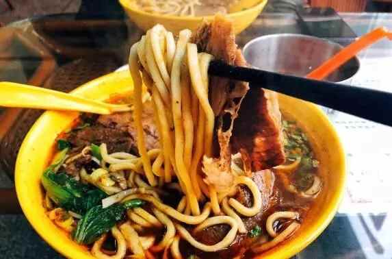 青岛这10家藏在犄角旮旯的美食，没有熟人带路，你根本找不到！