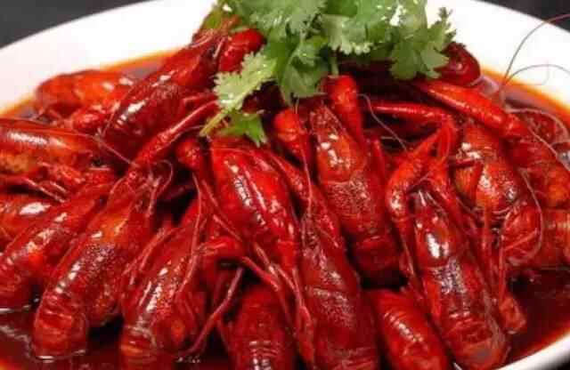 在李沧，有一条满足吃货欲望的美食街！