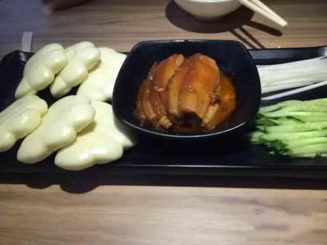 在李沧，有一条满足吃货欲望的美食街！