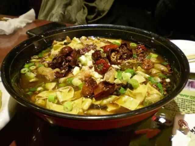 在李沧，有一条满足吃货欲望的美食街！