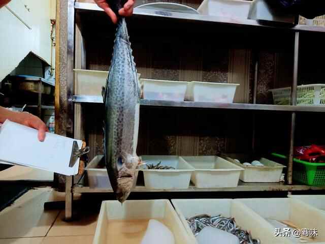 在黄岛区寻一家2004年开的老店，58元烧一条大鲅鱼