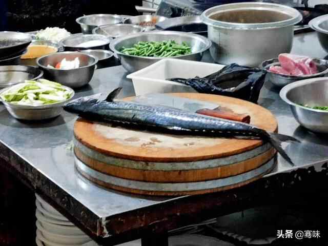 在黄岛区寻一家2004年开的老店，58元烧一条大鲅鱼