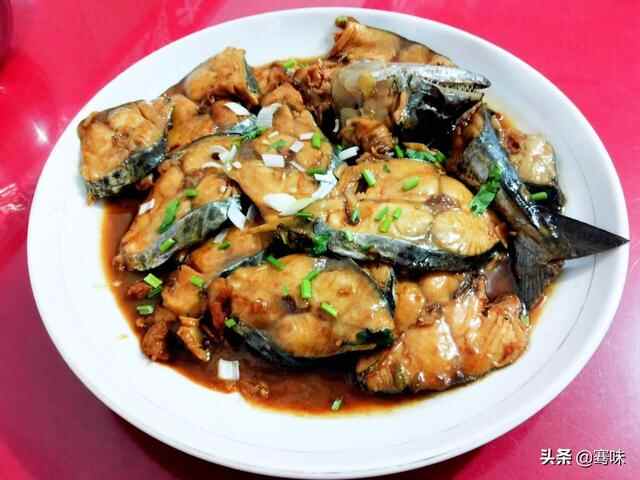 在黄岛区寻一家2004年开的老店，58元烧一条大鲅鱼