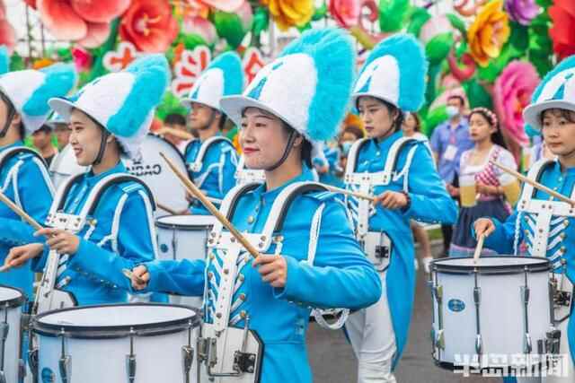 美酒美食任君享，花海华灯尽情赏！金沙滩啤酒城开城，开启24天“欢动”模式