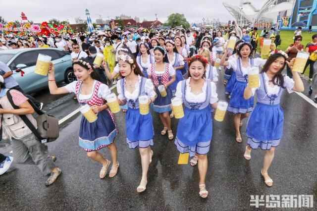 美酒美食任君享，花海华灯尽情赏！金沙滩啤酒城开城，开启24天“欢动”模式
