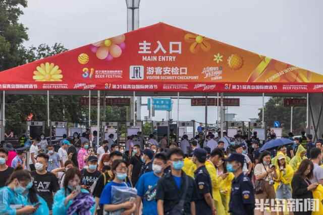 美酒美食任君享，花海华灯尽情赏！金沙滩啤酒城开城，开启24天“欢动”模式