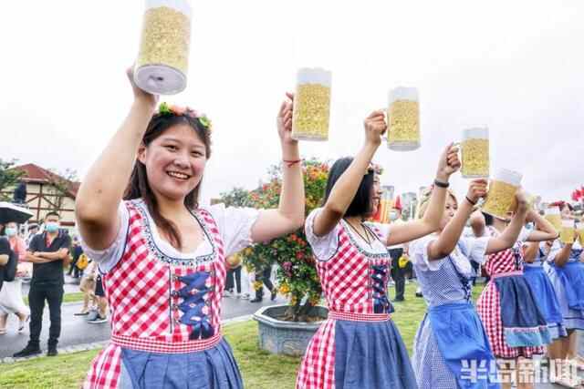 美酒美食任君享，花海华灯尽情赏！金沙滩啤酒城开城，开启24天“欢动”模式