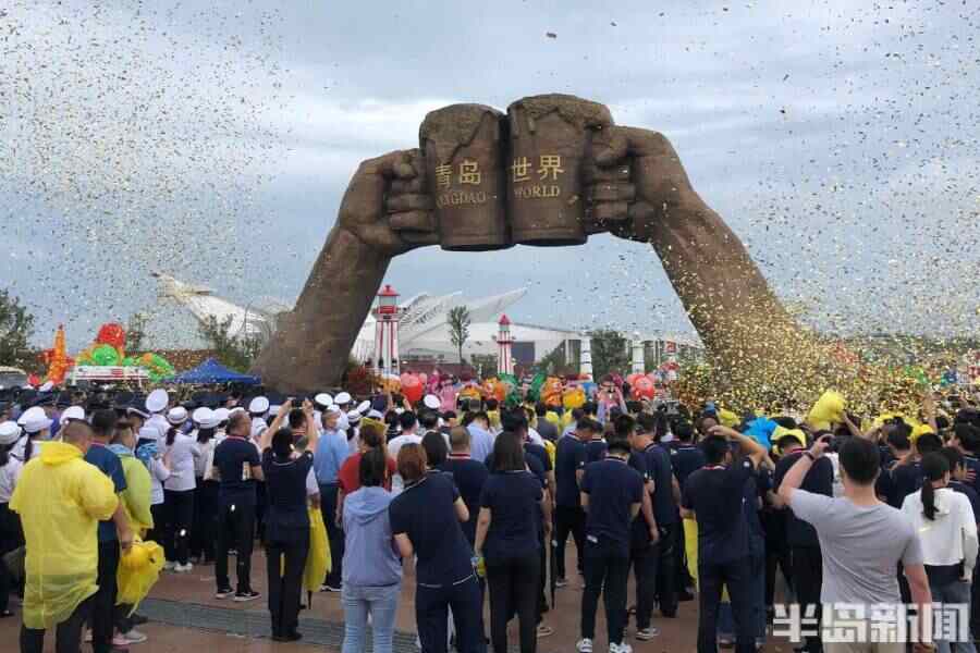 美酒美食任君享，花海华灯尽情赏！金沙滩啤酒城开城，开启24天“欢动”模式