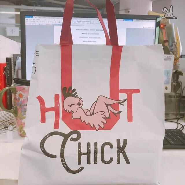 胶州路上惊现粉色烤鸡店，快去吃鸡！