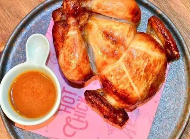胶州路上惊现粉色烤鸡店，快去吃鸡！