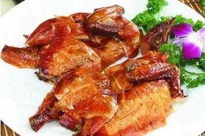 来青岛如果不吃海鲜，下面几道美食也是特色，可以尝尝