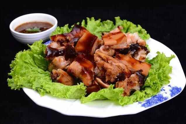 来青岛如果不吃海鲜，下面几道美食也是特色，可以尝尝