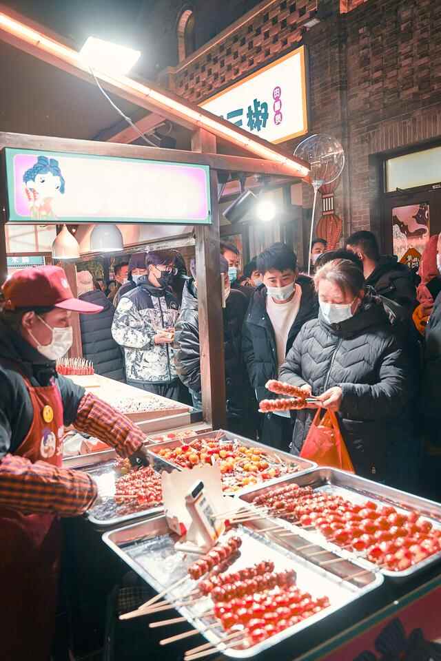 本地人排队都要去的小吃街到底好在哪？