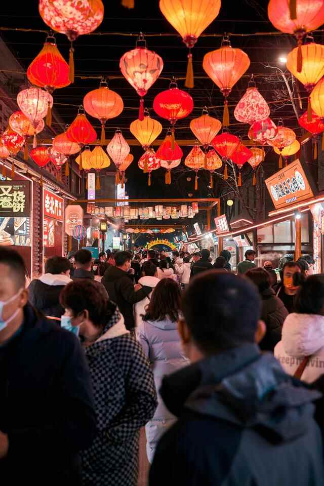 本地人排队都要去的小吃街到底好在哪？