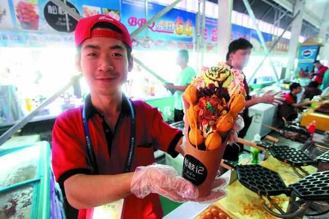 啤酒节黄岛会场：南北小吃中外美食精彩对决