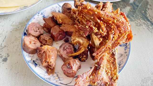 青岛一家3口的午餐4个菜在朋友圈火了，网友：好想去你家蹭饭