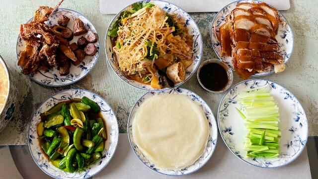 青岛一家3口的午餐4个菜在朋友圈火了，网友：好想去你家蹭饭