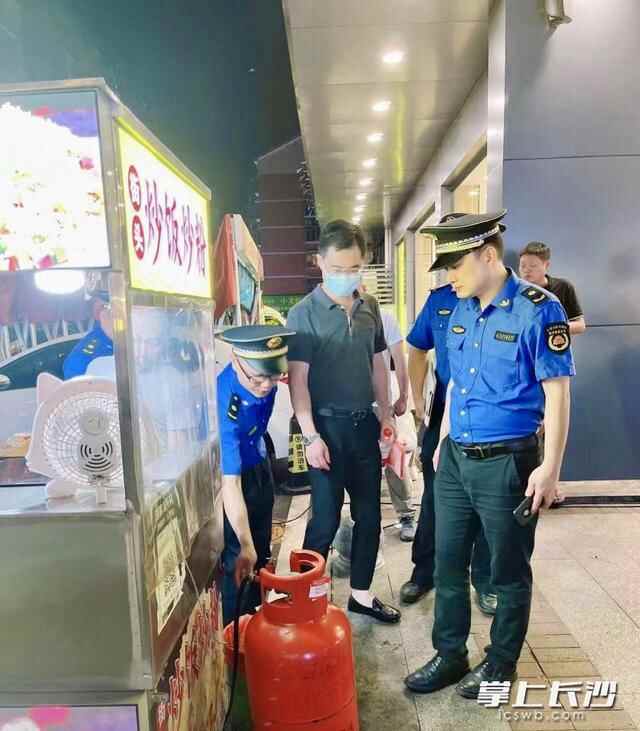 开福区开启“护考模式”网红街市四方商贸城地毯式燃气大排危