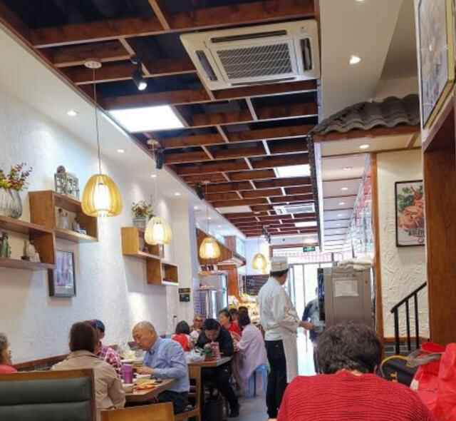 老四方人气比较旺的海鲜家常菜馆，大虾包必点，免费甜沫太好喝