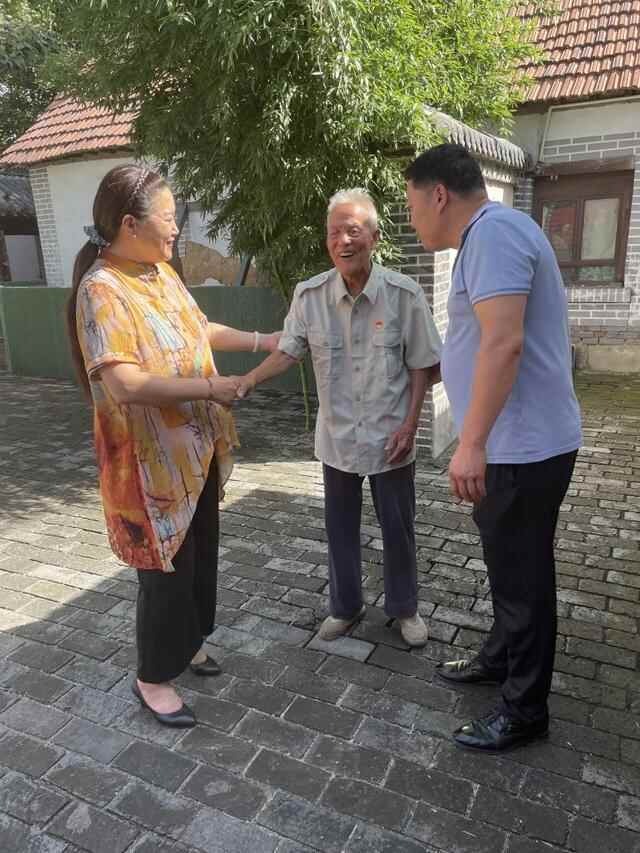 关爱烈属 弘扬英烈精神 周村区退役军人事务局走访慰问烈士遗属