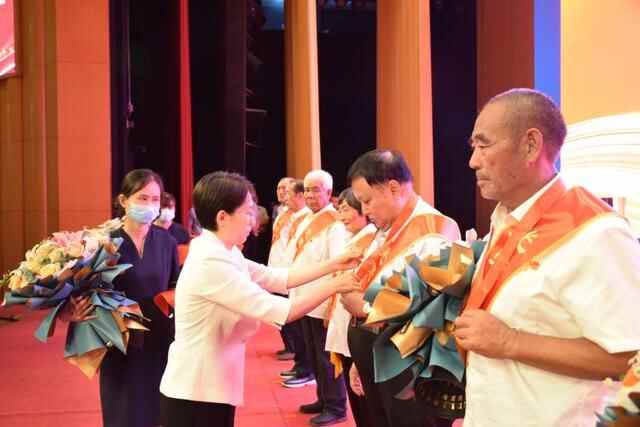 认知迭代 突破提升 进位攀高 昨天，沂源开了个有意义的工作典型报告会