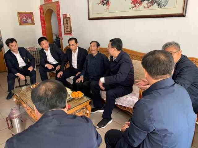 周村区委主要负责同志走访慰问老干部