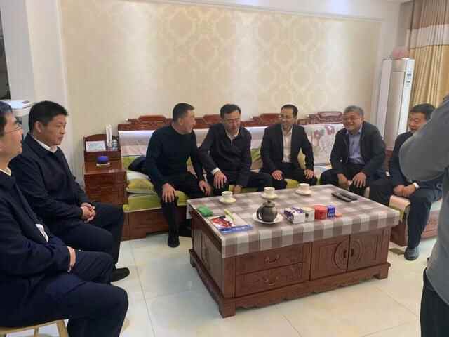 周村区委主要负责同志走访慰问老干部