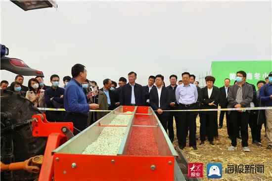 黄淮海冬小麦保护性耕作技术培训及现场演示会在桓台成功举行