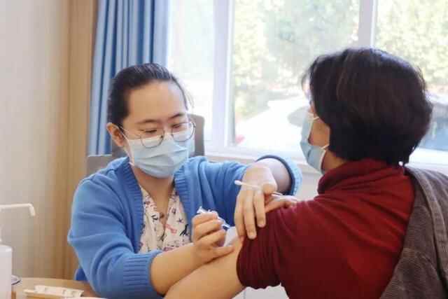 接种现场温馨有序 张店区65岁及以上老年人免费接种流感疫苗今日启动