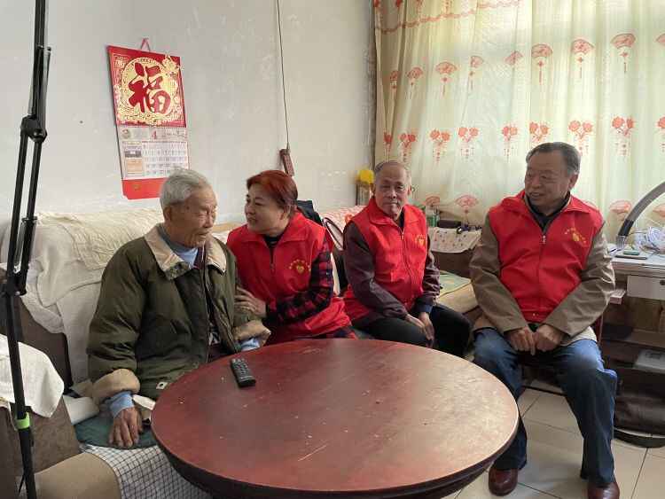 退休又上岗“唠嗑”送温暖 周村区探索“以老助老”志愿服务新模式