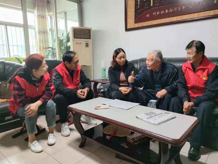 退休又上岗“唠嗑”送温暖 周村区探索“以老助老”志愿服务新模式