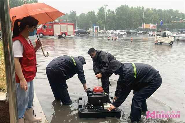 突降大雨！考场路段出现积水 桓台消防及时消除隐患