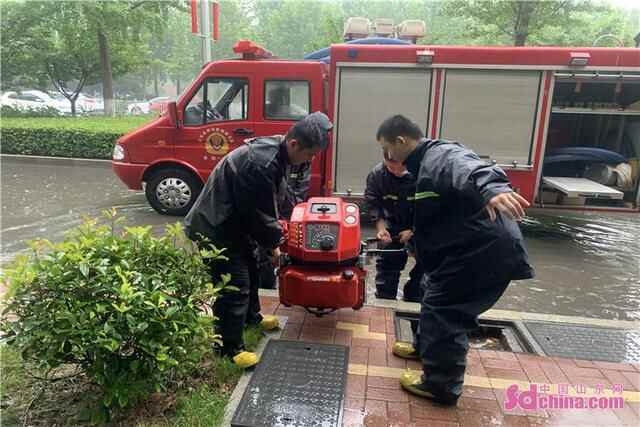 突降大雨！考场路段出现积水 桓台消防及时消除隐患