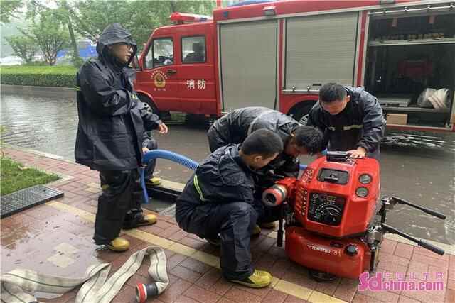 突降大雨！考场路段出现积水 桓台消防及时消除隐患