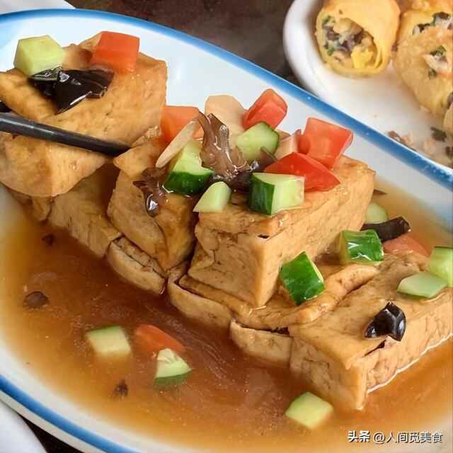 10个山东人来淄博玩，在老菜馆点了8菜1汤，结账时确认3遍不敢信
