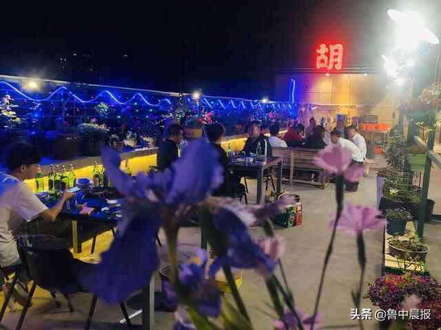 昔日垃圾满地 今成网红“打卡”美食带 张店东城再添一处夜经济“小镇”