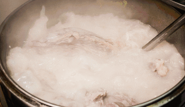 掰个饼子撒上葱，冬天来张店喝碗热乎的羊汤太过瘾啦