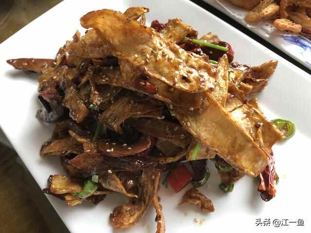 去博山菜馆吃饭，有些不太出名的菜，却是值得一吃的臻品