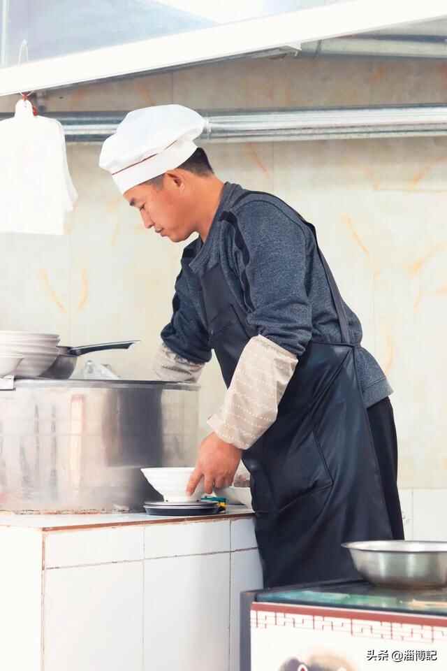 临淄也有了正宗的糁，一根油条一碗汤，温暖你整个冬天