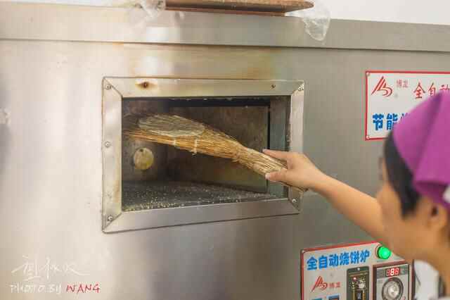 薄如纸的周村烧饼，薄酥香脆，就连皇上也爱吃