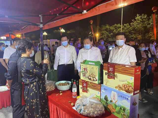 枣庄市乡村振兴“双十镇”好物巡展启动仪式暨礼惠双节直播周金秋嗨购盛典举行