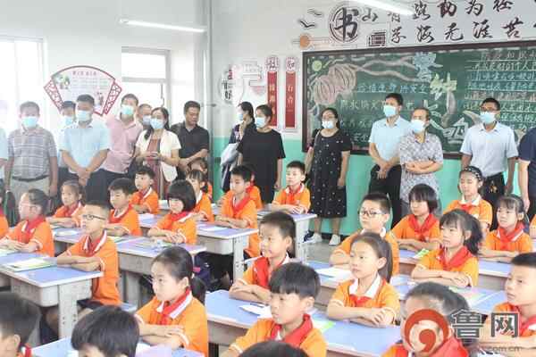 枣庄市峄城区智慧校园建设推进工作现场会在阴平中学举行