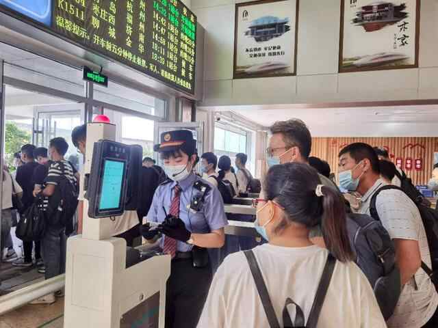 国庆节假期枣庄西站增开5趟临客，预计发送旅客6.3万人