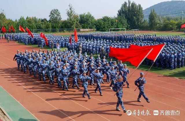 枣庄职业（技师）学院举行2021级新生军训汇报暨开学典礼