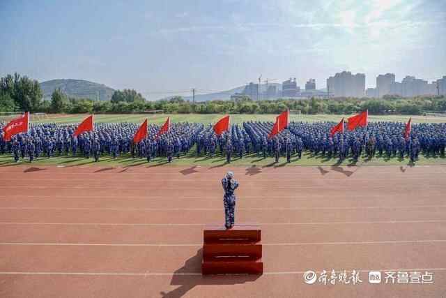 枣庄职业（技师）学院举行2021级新生军训汇报暨开学典礼